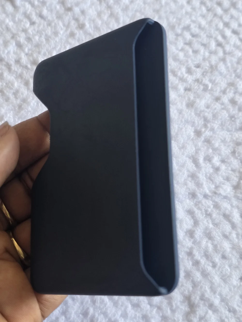 speck Black Slim Card Wallet with Grippy Back